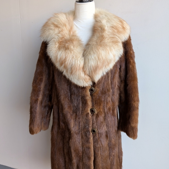 Vintage Mink Fur Coat With Fox Fur Collar And Trim - Picture 9 of 16
